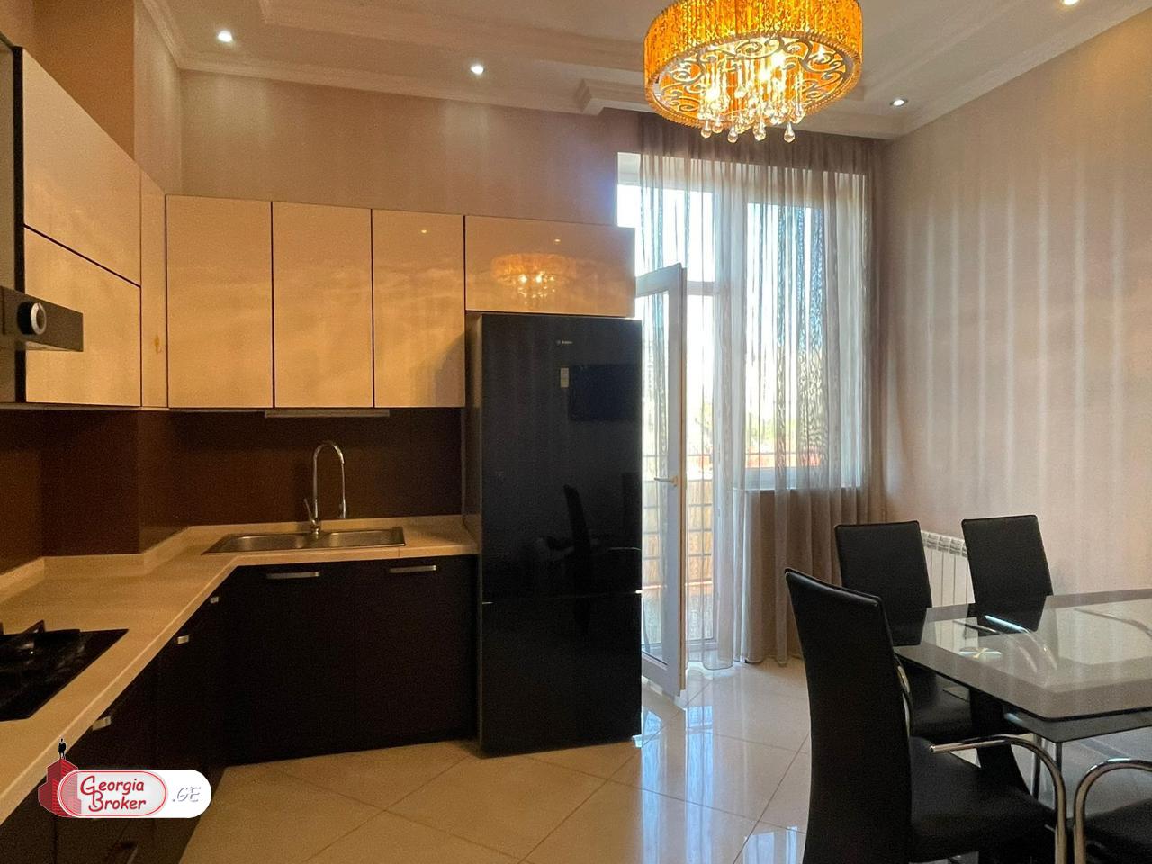 продается квартира с новым ремонтом 3-комнаты